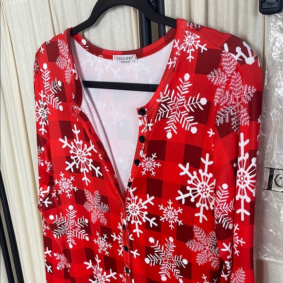 NEW! Red Snowflake Jumpsuit SIZE SMALL - Picture 5 of 9